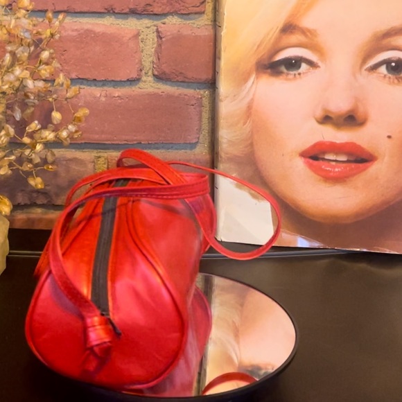 🔥VINTAGE 🔥DIOR🔥RED 🔥LEATHER 🔥CROSSBODY 🔥AUTHENTIC 🔥 - Picture 10 of 17